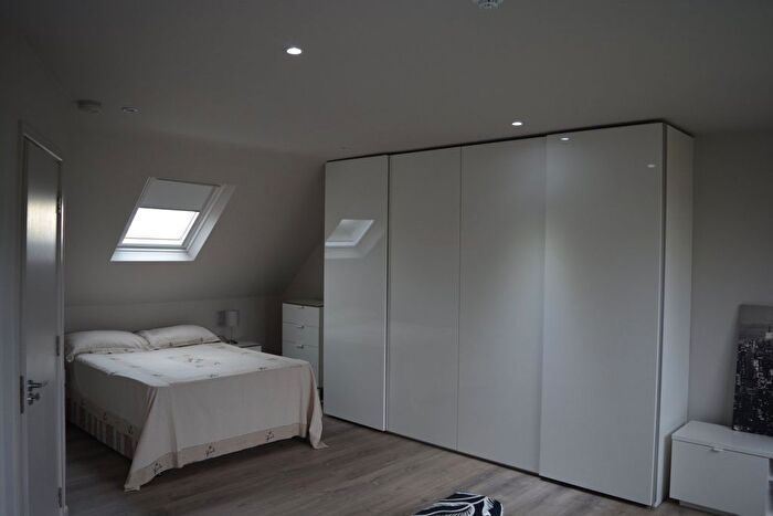 Studio To Rent In Hendon Way, London, NW2