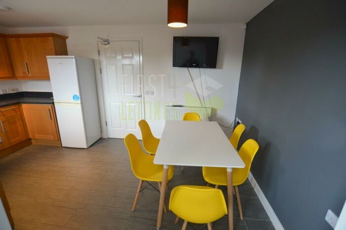 5 Bedroom Semi-Detached House To Rent In Avenue Road Extension, Leicester, LE2