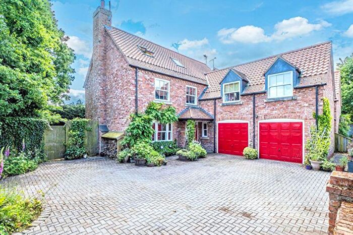 6 Bedroom Detached House For Sale In Woodchester Court, North Hykeham, Lincoln, LN6