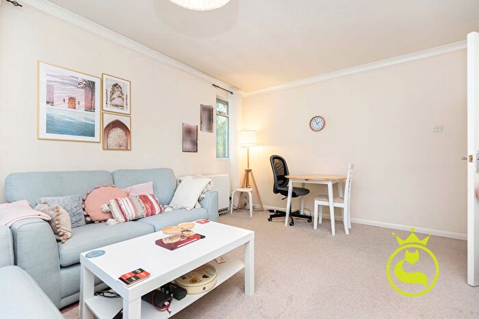 2 Bedroom Flat For Sale In Surrey Road, Woodside, BH4