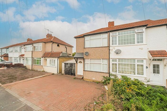 2 Bedroom Property To Rent In Lynhurst Road, Uxbridge, UB10