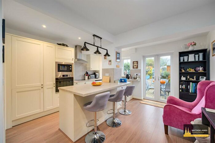3 Bedroom End Of Terrace House For Sale In Elgar Road, Coventry *Three Double Bedrooms **, CV6