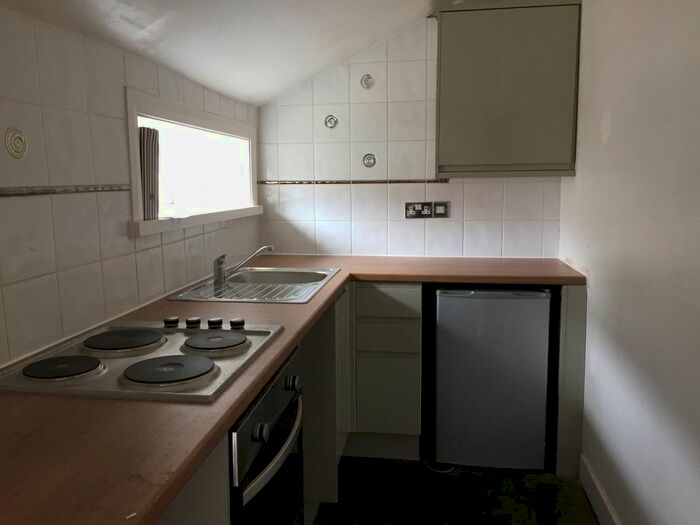 2 Bedroom Cottage To Rent In Skircoat Green, Halifax, HX3