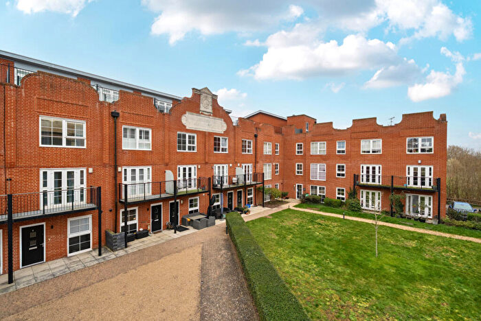 4 Bedroom Terraced House For Sale In Gresham Park Road, Old Woking, Woking, GU22