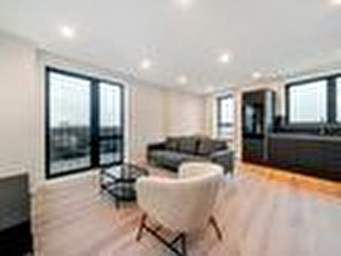 2 Bedroom Flat To Rent In Hanwell Square, London, Hanwell, W7