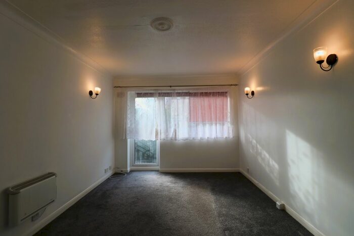 1 Bedroom Flat To Rent In Glengall Road, Woodford Green, IG8