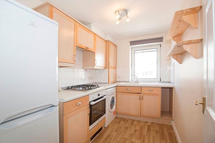 2 Bedroom Flat To Rent In The Broadway, London, SW19