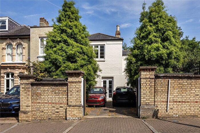 3 Bedroom Link Detached House For Sale In Rayners Road, London, SW15