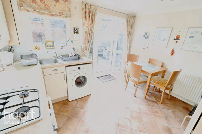 3 Bedroom End Of Terrace House For Sale In Hinds Way, Aylesbury, HP21