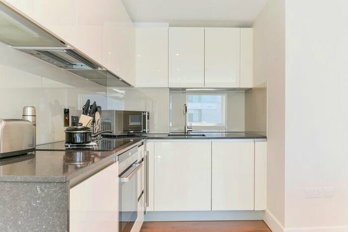 Studio To Rent In Whitechapel High Street, Aldgate, London, E1