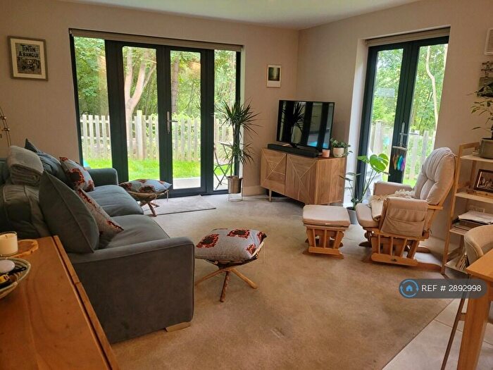 2 Bedroom Flat To Rent In Lake View Court, Waltham Cross, EN8