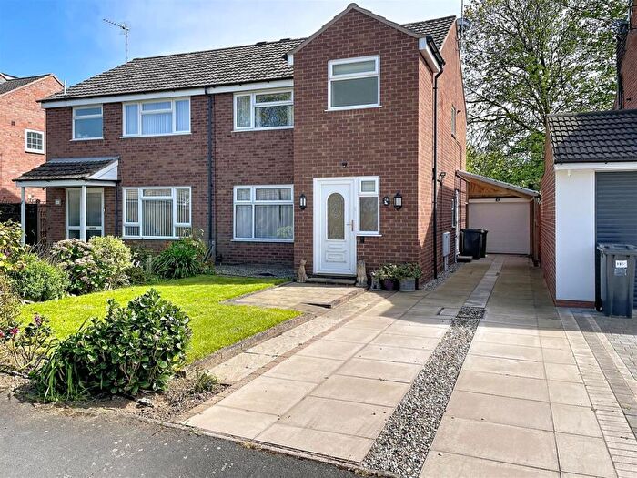 3 Bedroom Semi-Detached House For Sale In Wincote Close, Kenilworth, CV8