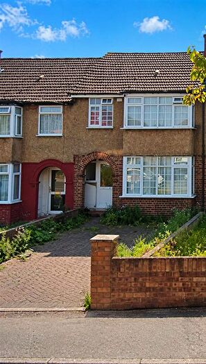 3 Bedroom Flat To Rent In Upper Town Road, Greenford, UB6