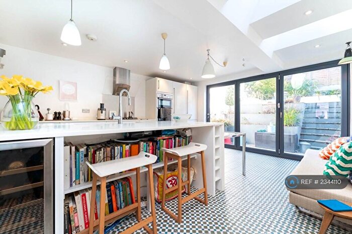 3 Bedroom Terraced House To Rent In Warleigh Road, Brighton, BN1