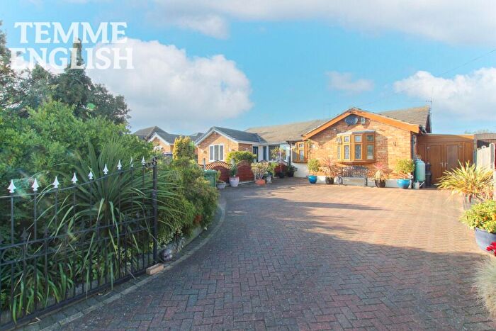 3 Bedroom Semi-Detached Bungalow For Sale In Carlton Road, Wickford, SS11