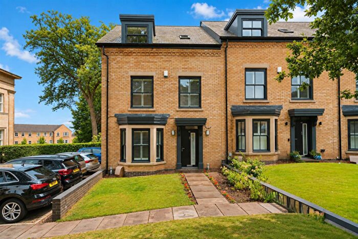 4 Bedroom Town House For Sale In Mansion Gate Drive, Chapel Allerton, LS7