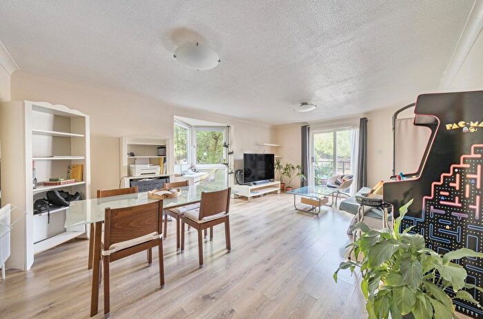 2 Bedroom Flat To Rent In Plough Way, London, SE16