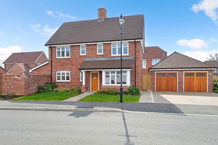 4 Bedroom Detached House For Sale In Lorimer Avenue, Cranleigh, GU6