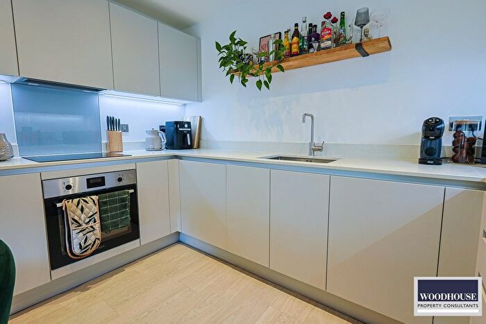 2 Bedroom Flat For Sale In Sir John Cohen Court, Lea Valley View North, Cheshunt, EN8