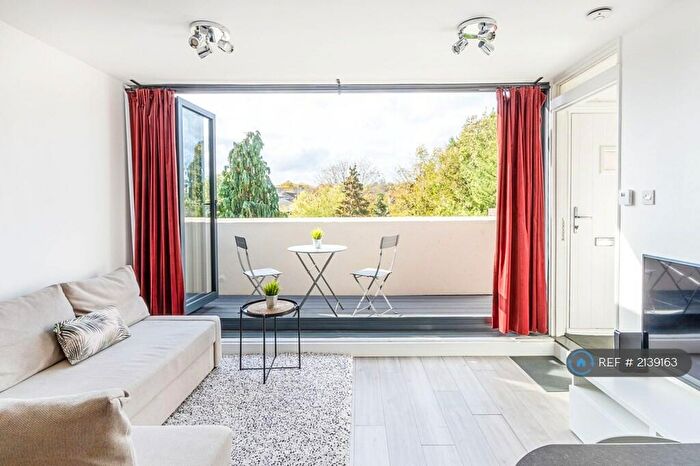 1 Bedroom Flat To Rent In Emmanuel House, London, SE21