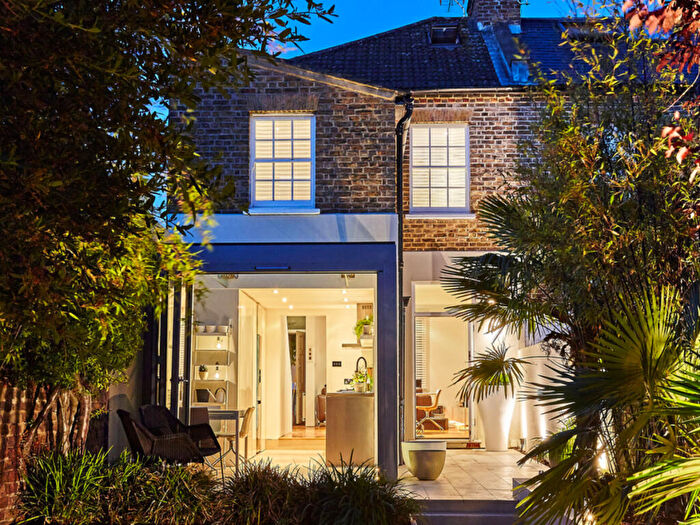 2 Bedroom End Of Terrace House For Sale In St. Marks Place, Windsor, SL4