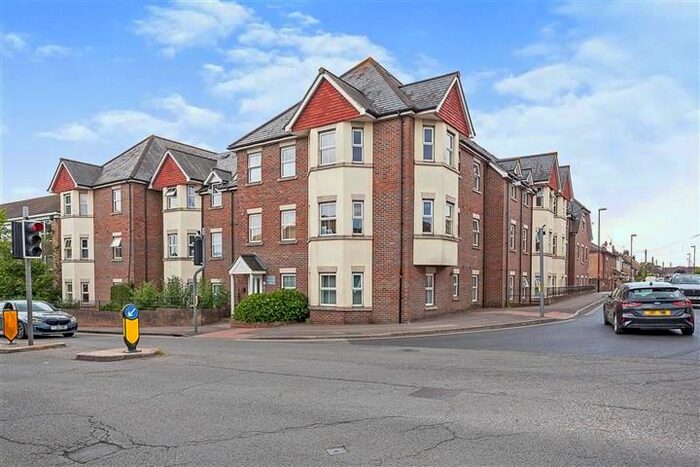 2 Bedroom Flat To Rent In London Road, Burgess Hill, RH15
