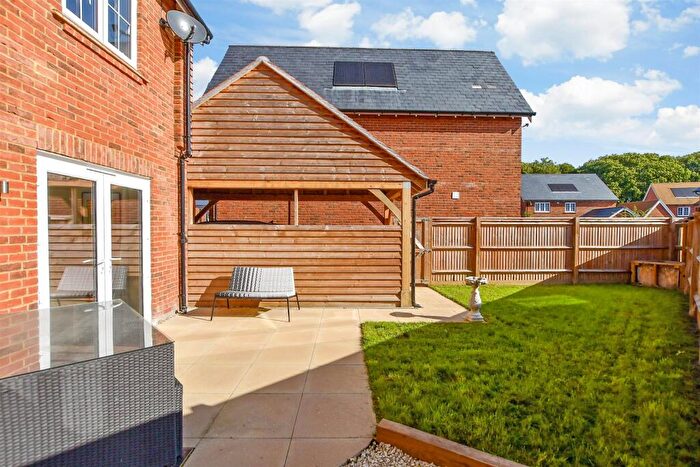3 Bedroom Semi-Detached House For Sale In Williams Road, Allington, Maidstone, Kent, ME16