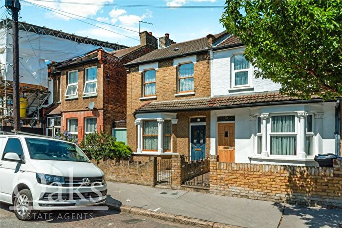 3 Bedroom End Of Terrace House For Sale In Woodside Road, South Norwood, SE25