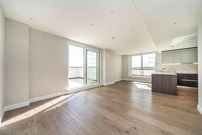 3 Bedroom Flat To Rent In Gasholder Place, London, SE11