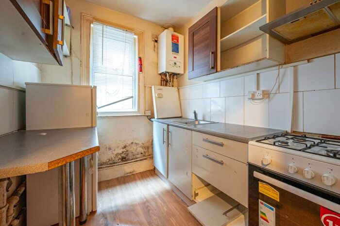 2 Bedroom Flat For Sale In Katherine Road, Forest Gate, London, E7