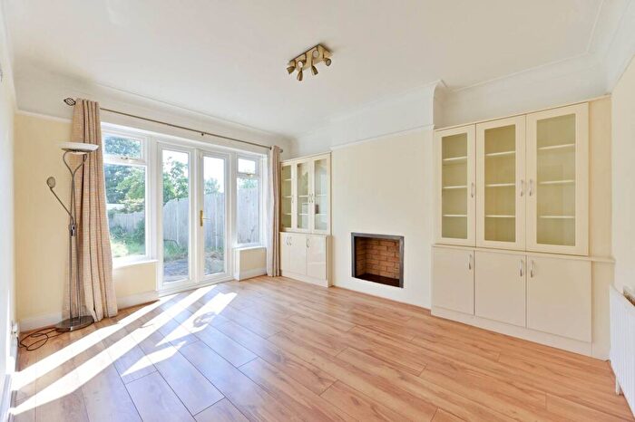 3 Bedroom House To Rent In South Merton, Raynes Park, Morden, SM4