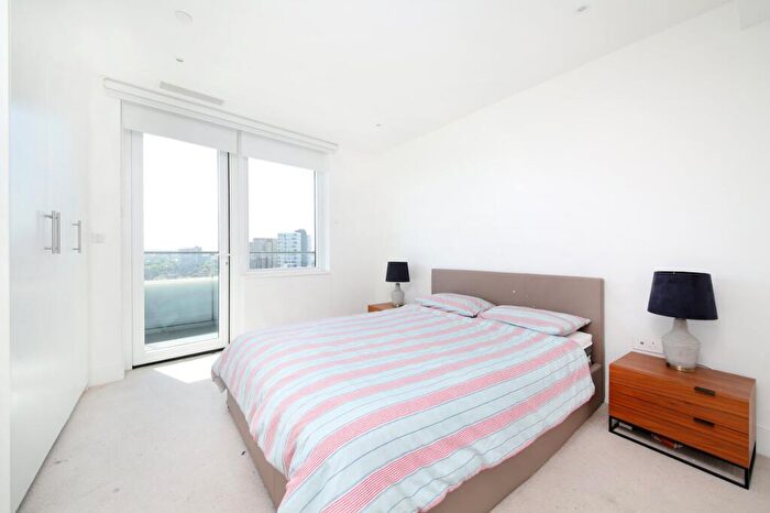 2 Bedroom Flat For Sale In Lombard Wharf, Lombard Road, SW11