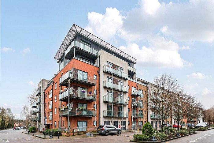 2 Bedroom Flat For Sale In Desvignes Drive, Hither Green, London, SE13