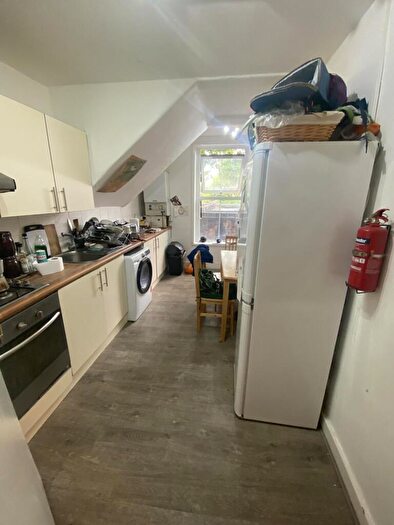 3 Bedroom Flat To Rent In Camden Road, London, N7