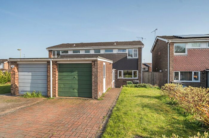 3 Bedroom Detached House For Sale In Heron Close, Alton, Hampshire, GU34