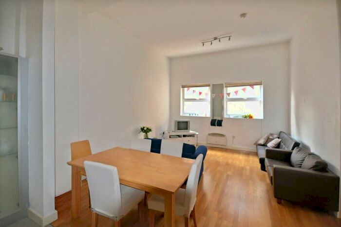4 Bedroom Flat To Rent In Kilburn High Road, Kilburn, NW6