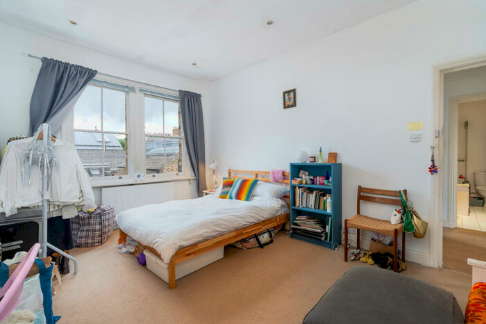 3 Bedroom Apartment To Rent In Upper Street, Islington, London, N1