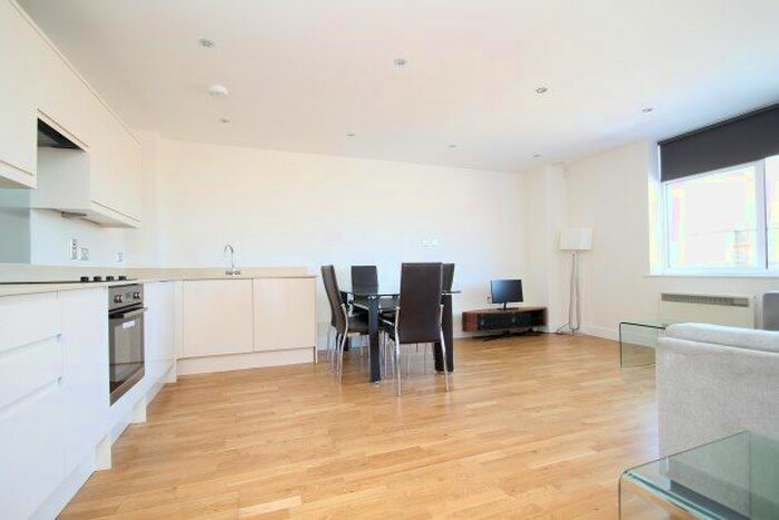 2 Bedroom Flat To Rent In St. Brides House, Beckenham, BR3