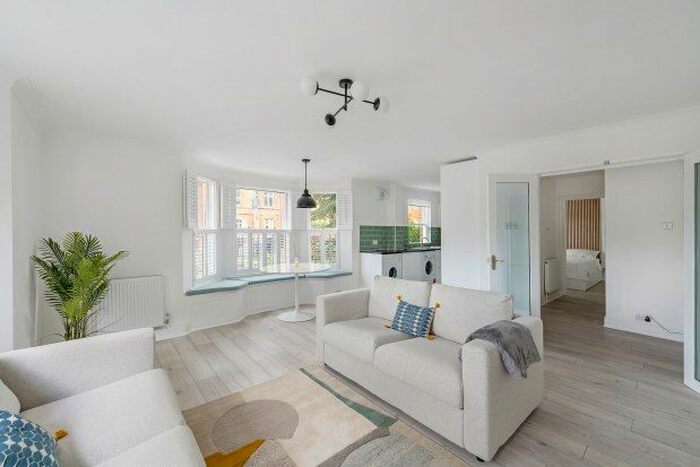 1 Bedroom Flat To Rent In Trinity Road, London, SW18