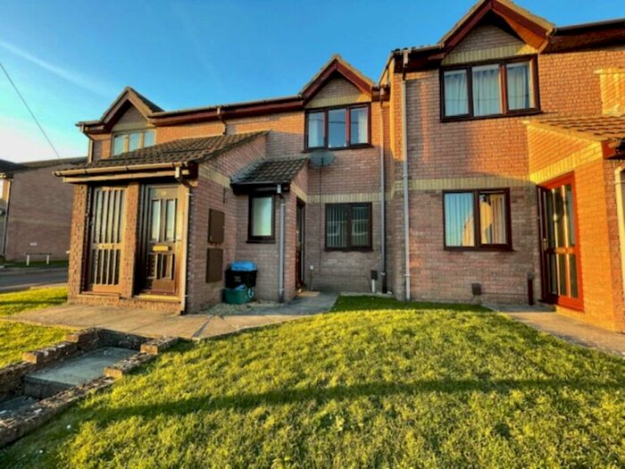 2 Bedroom Apartment To Rent In Weavers Court, Frome, BA11