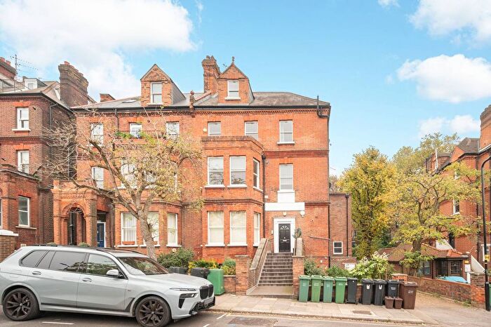 2 Bedroom Flat To Rent In Frognal, Hampstead, London, NW3