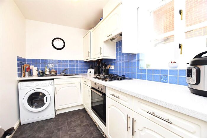 1 Bedroom Flat To Rent In Malting Way, Isleworth, TW7