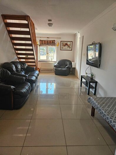 1 Bedroom Flat To Rent In Heath Road, Hounslow, TW3