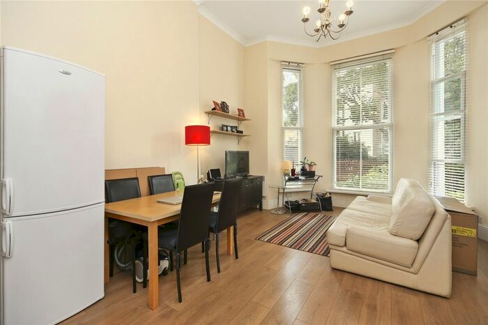 1 Bedroom Flat To Rent In Russell Road, Kensington, London, W14