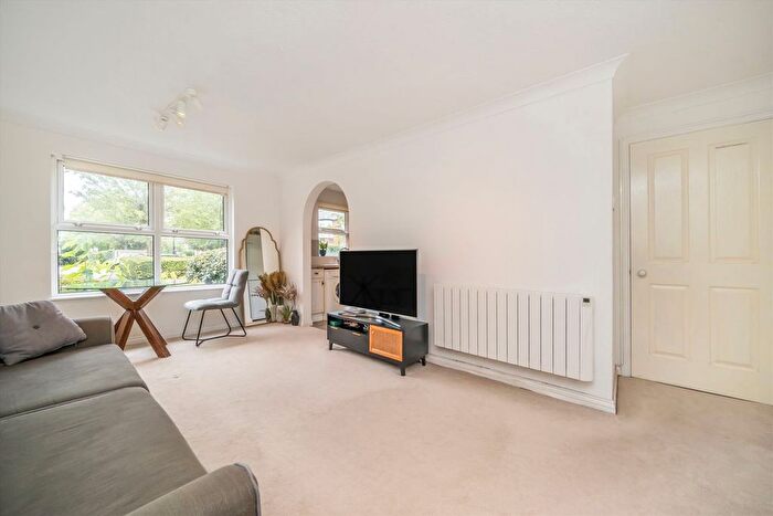 1 Bedroom Flat To Rent In Monmouth Close, Monmouth Close, W4