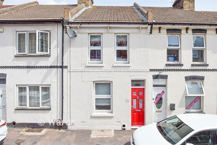 3 Bedroom Terraced House For Sale In Salisbury Road, Chatham, Kent, ME4