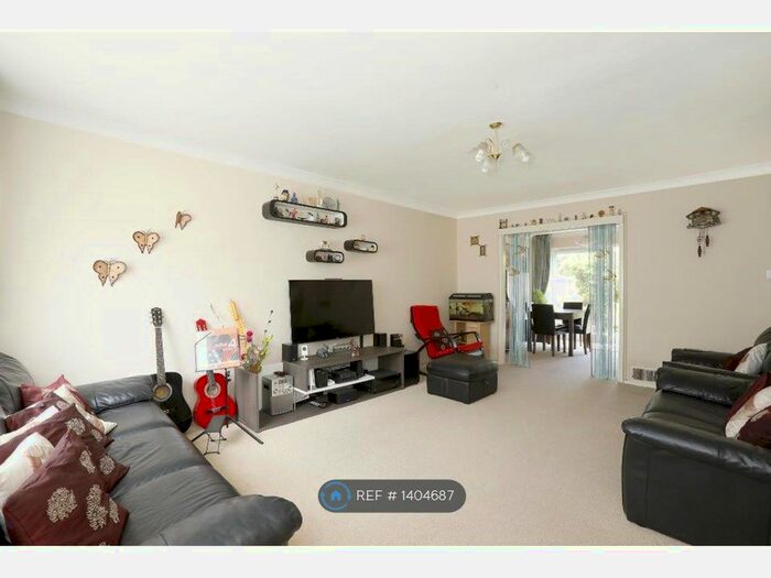 3 Bedroom Terraced House To Rent In Turnpike Link, Croydon, CR0