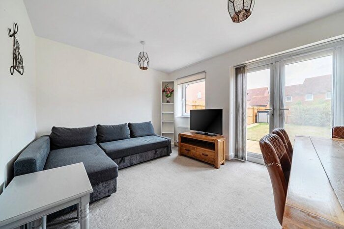 2 Bedroom Semi-detached House For Sale In Woodpecker Close, Nottingham, Nottinghamshire, NG2