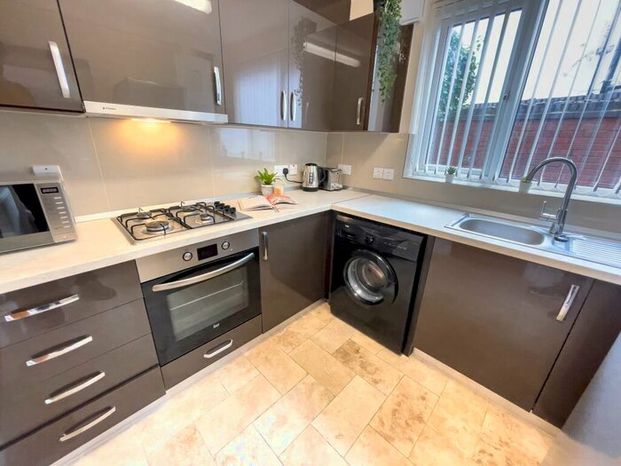 3 Bedroom House To Rent In Needham Road, L7