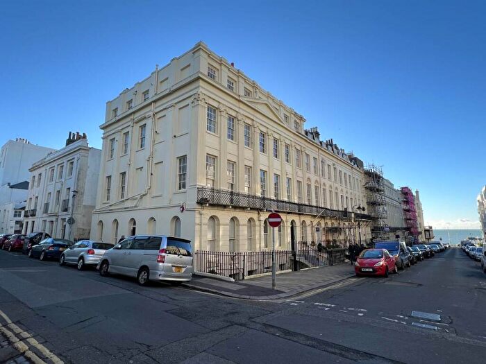 2 Bedroom Flat To Rent In Oriental Place, Brighton, BN1